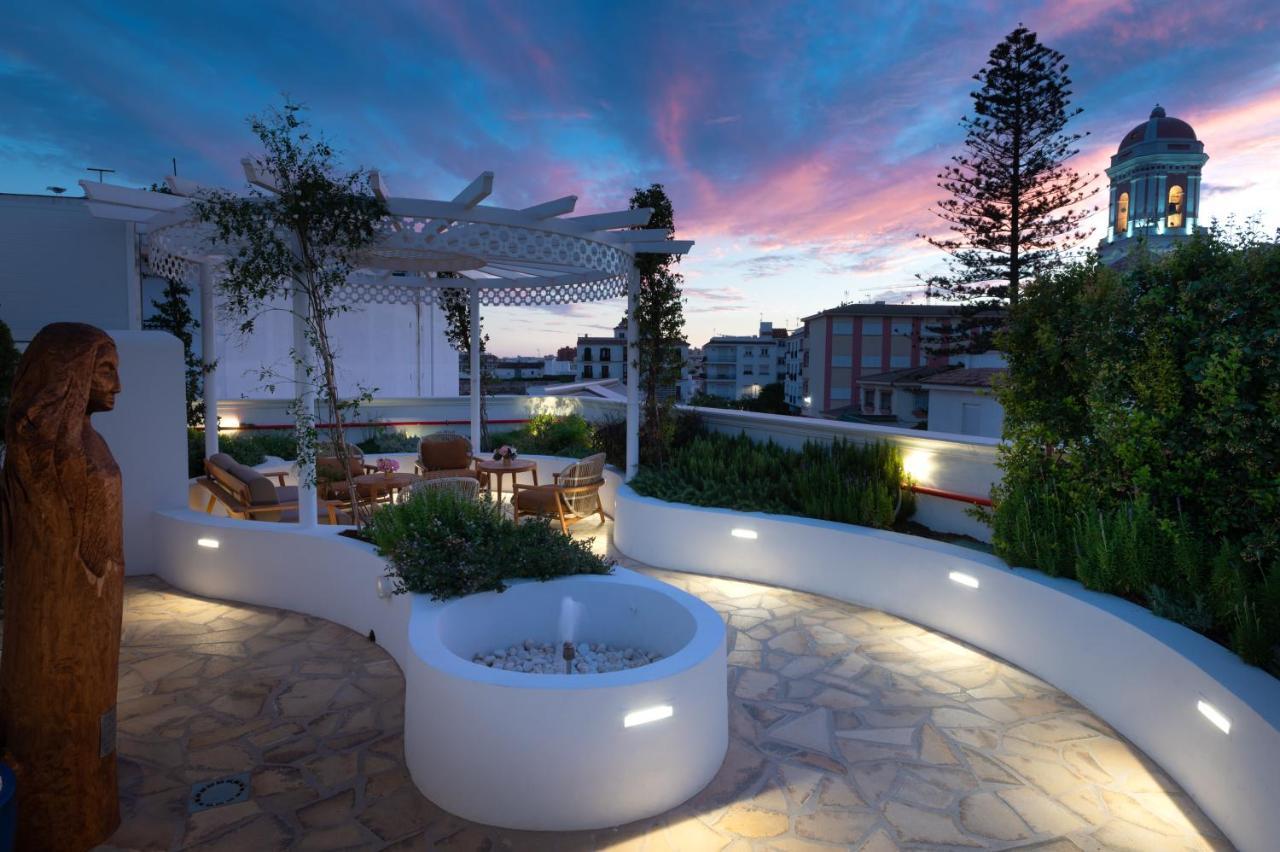 Hotel El Pilar Andalucia Estepona Exterior photo