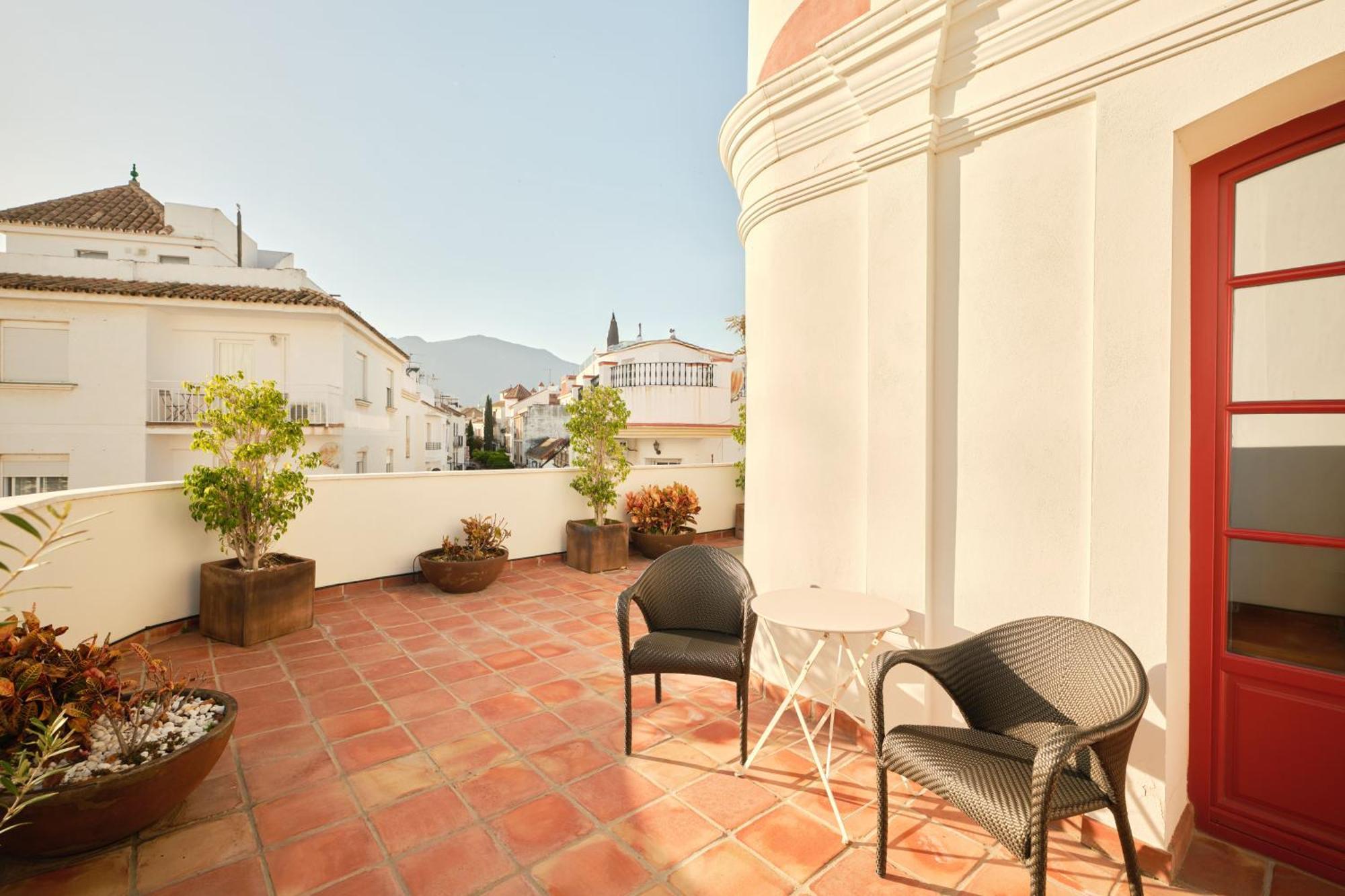 Hotel El Pilar Andalucia Estepona Exterior photo